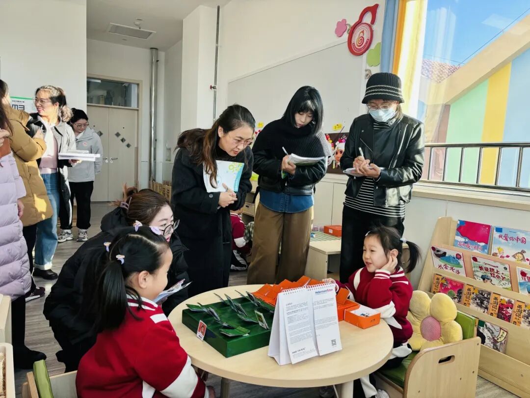 幼儿园区域游戏研究成果展示研讨会_幼儿园游戏专题总结_区域游戏材料投放有效性