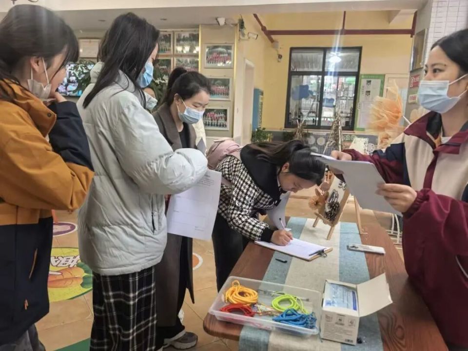 区域游戏教学经验交流_幼儿园游戏专题总结_适宜幼儿发展的区域活动组织策略