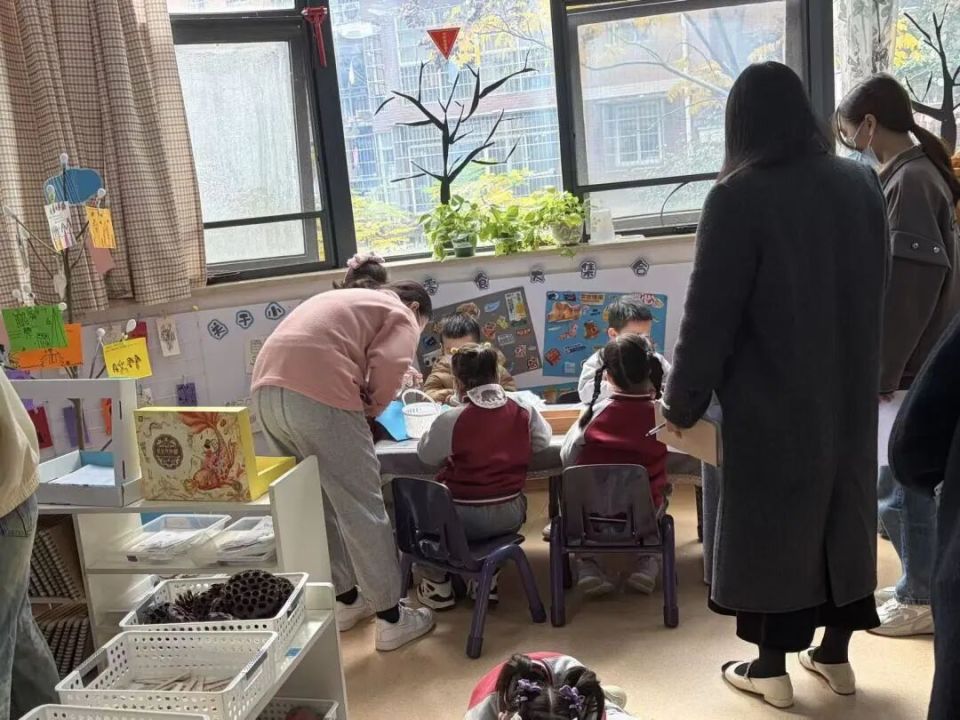 适宜幼儿发展的区域活动组织策略_区域游戏教学经验交流_幼儿园游戏专题总结