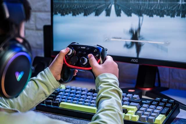 PS手柄与Xbox手柄对比_西圣GC1游戏手柄评测_psp游戏专题