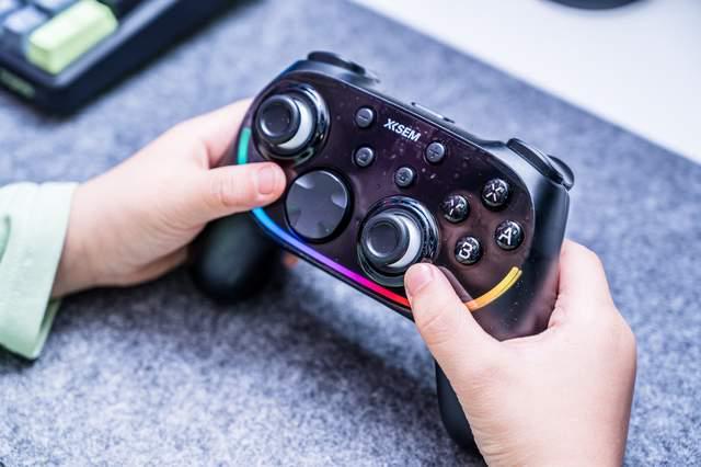 psp游戏专题_西圣GC1游戏手柄评测_PS手柄与Xbox手柄对比