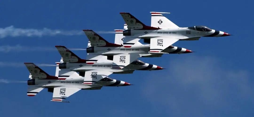 伯努利原理生活应用_伯努利定律与牛顿第三定律_飞机起飞原理