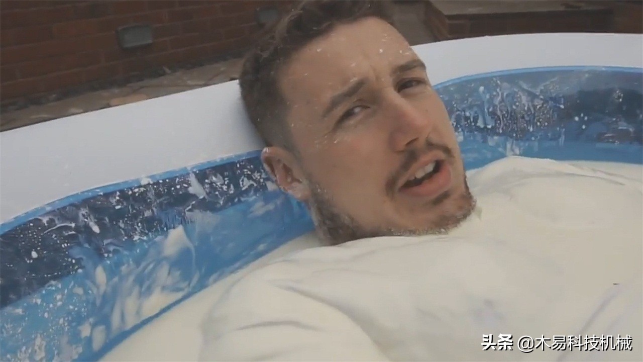 非牛顿流体 泡澡 实验过程_非牛顿流体生活应用