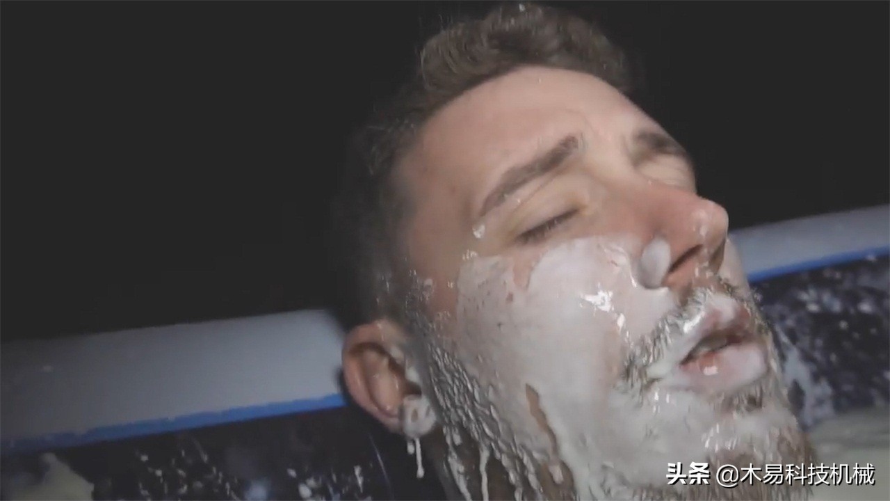 非牛顿流体 泡澡 实验过程_非牛顿流体生活应用