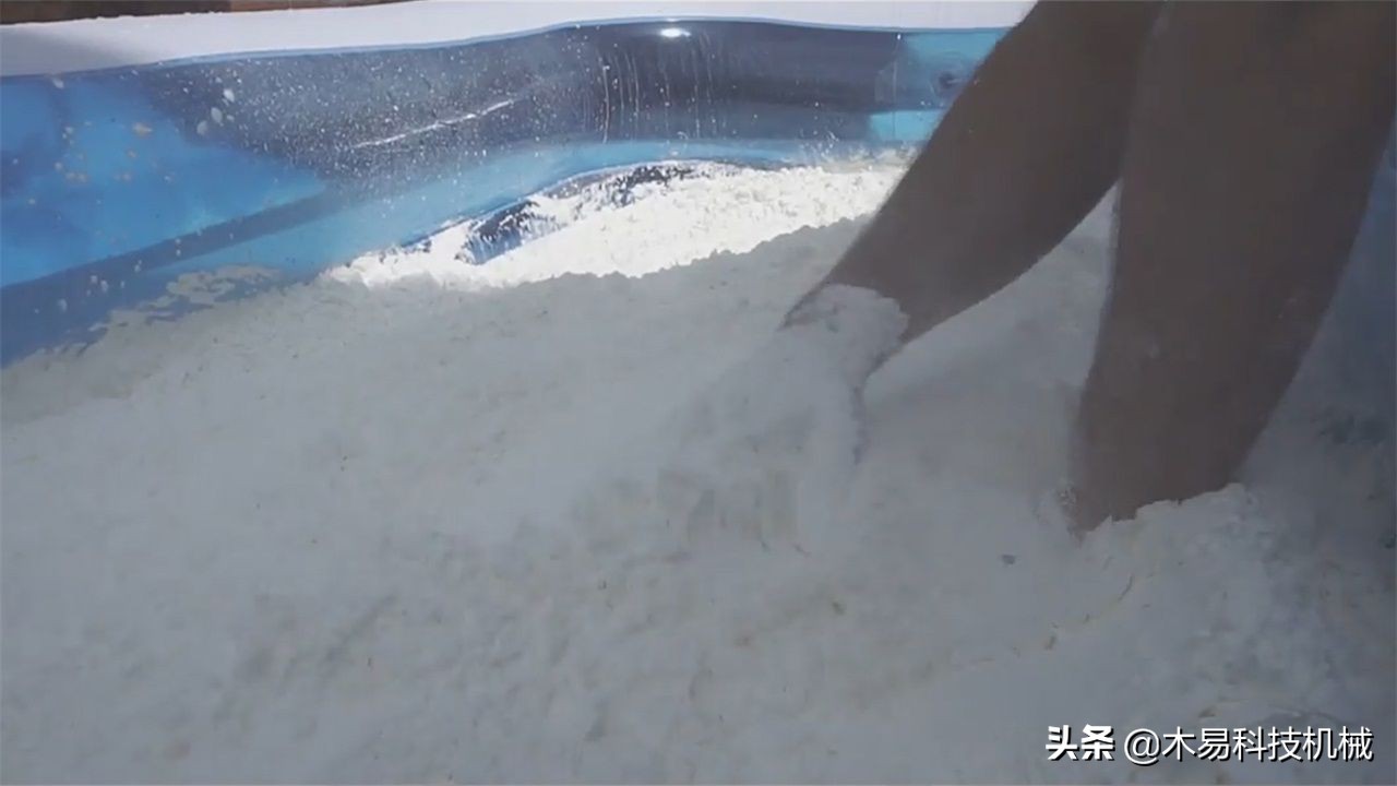 非牛顿流体 泡澡 实验过程_非牛顿流体生活应用