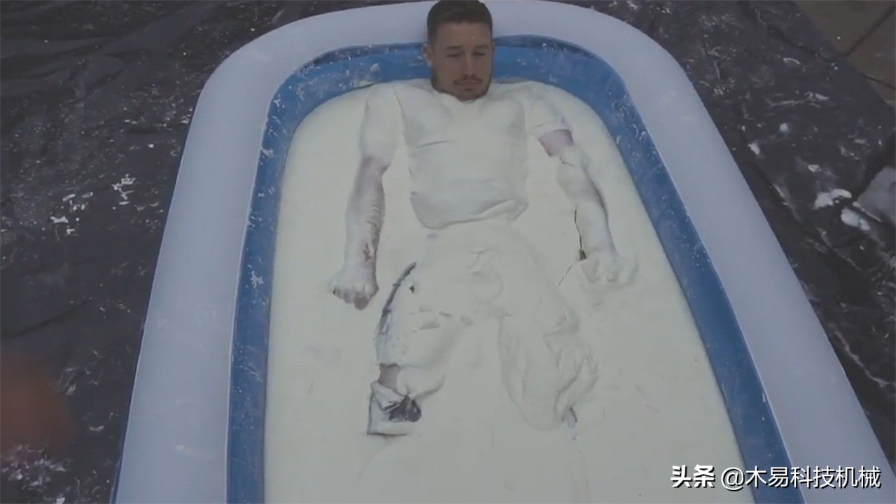 非牛顿流体 泡澡 实验过程_非牛顿流体生活应用