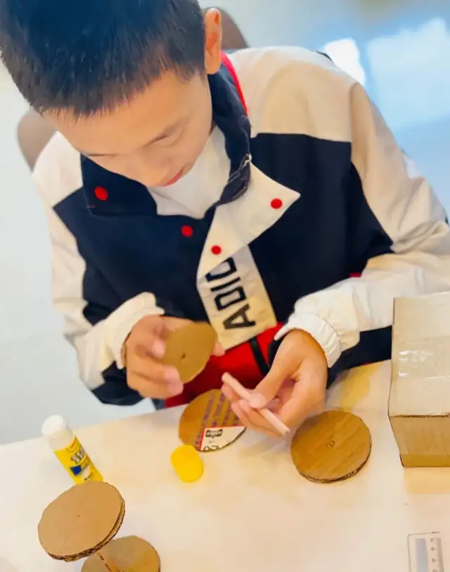 无锡市坊前实验小学数学实践作业_生活中数学应用小报_长方体正方体创意作业