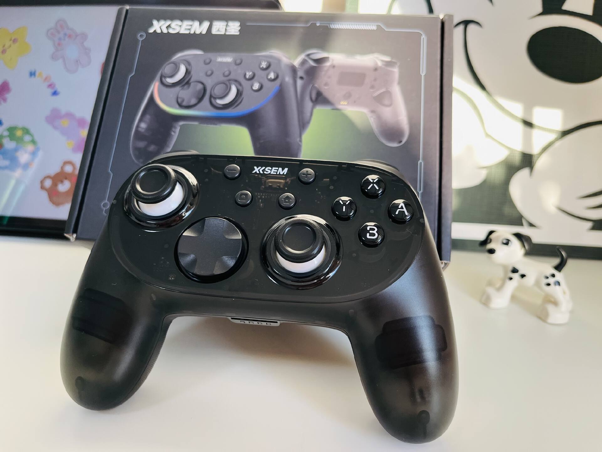 西圣GC1游戏手柄_手柄握持舒适防滑体验_手柄玩格斗