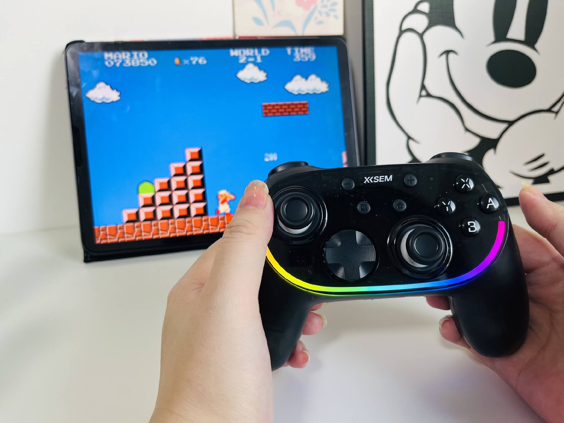 手柄玩格斗_西圣GC1游戏手柄_手柄握持舒适防滑体验