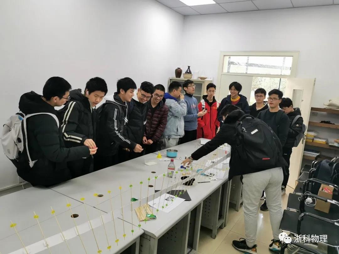 观察磁流体_趣味实验展_非牛顿流体生活应用