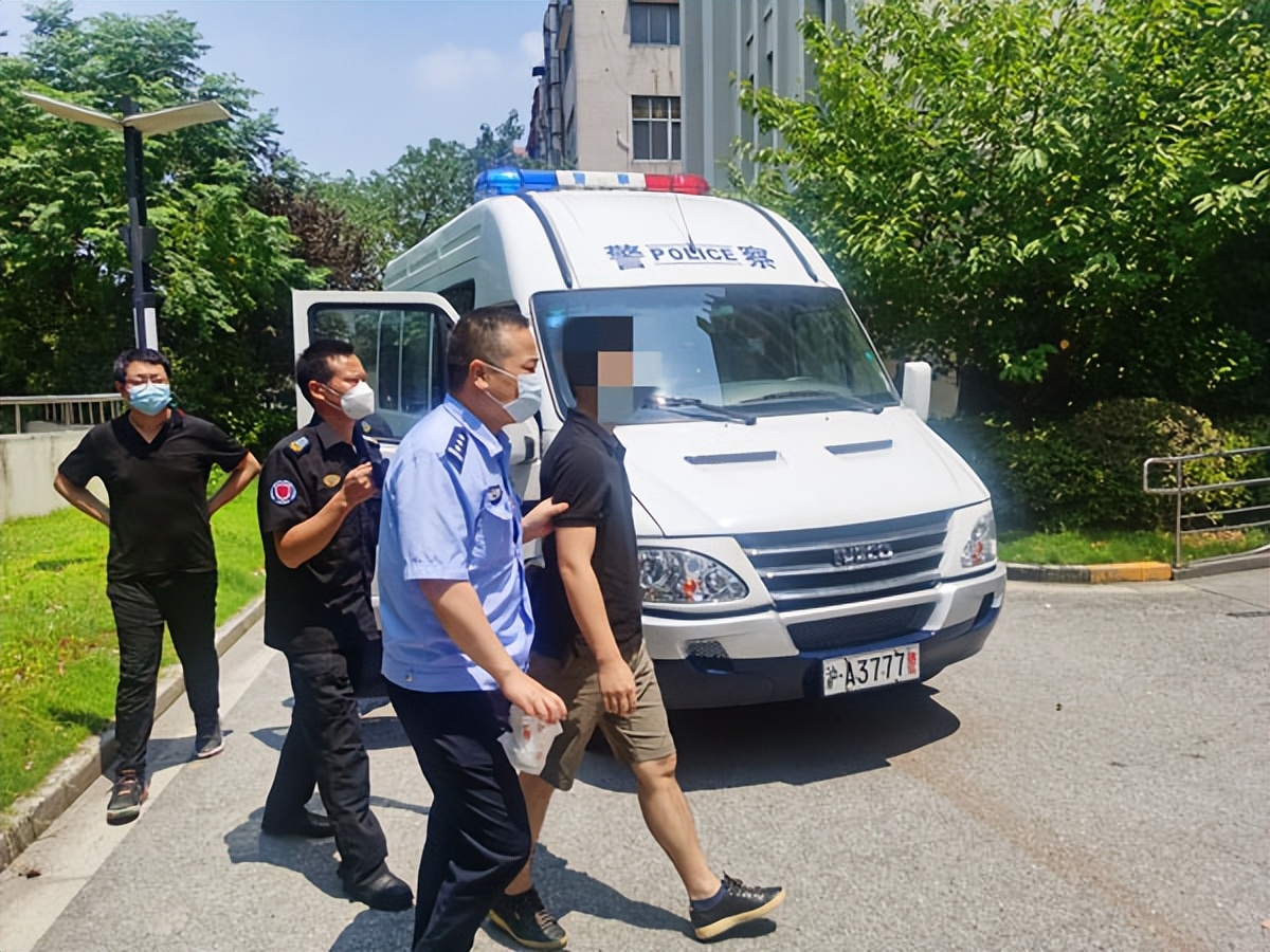 pg下载麻将胡了A.旗舰厅进体育.cc 离职副总偷走游戏代码，游戏玩家“暴力”盗取游戏账号……上海警方破获多起网络游戏犯罪