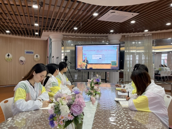 荣幼教育集团教师语言领域培训_幼儿园游戏专题总结_合肥市幼儿园游戏学习发展专题研讨会语言专场