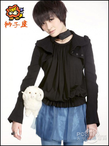 图8 曾轶可加狮子座饰品