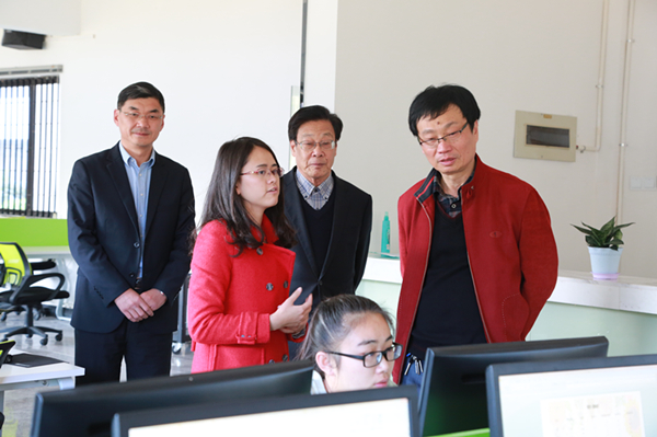 移动终端教学应用方法_手机教学资源制作_移动应用广告平台改变生活 ppt