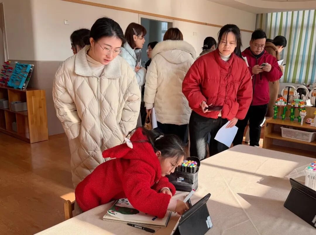 幼儿园游戏专题总结_幼儿园科学区活动_幼儿光影科学实验